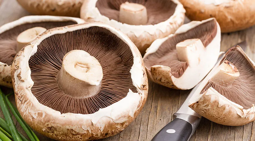 Champignons Portobello au un gust expresiv și o aromă bogată.